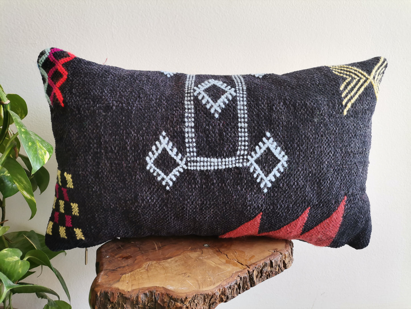 Handmade Amazigh pillow Meddur.