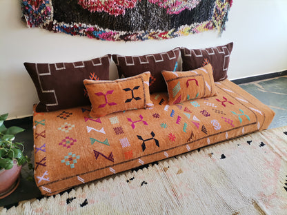 180cm/6ft Handmade Amazigh Sofa Tiznit ⵢⴰⵣ.