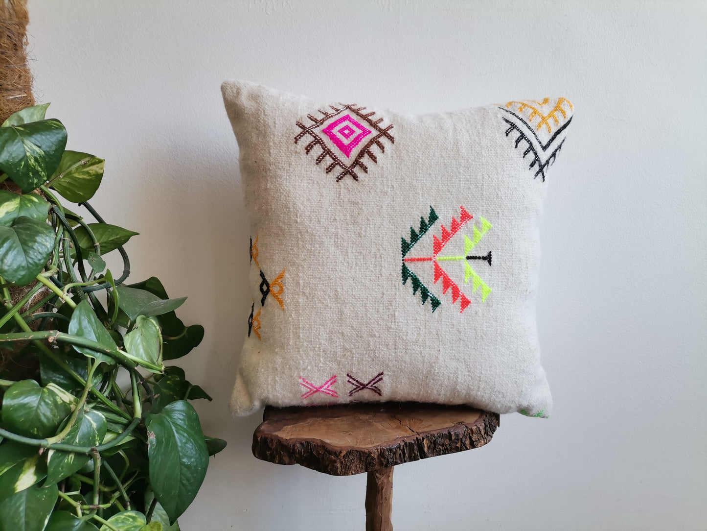 Handmade Amazigh pillow Azrou. FREE SHIPPING