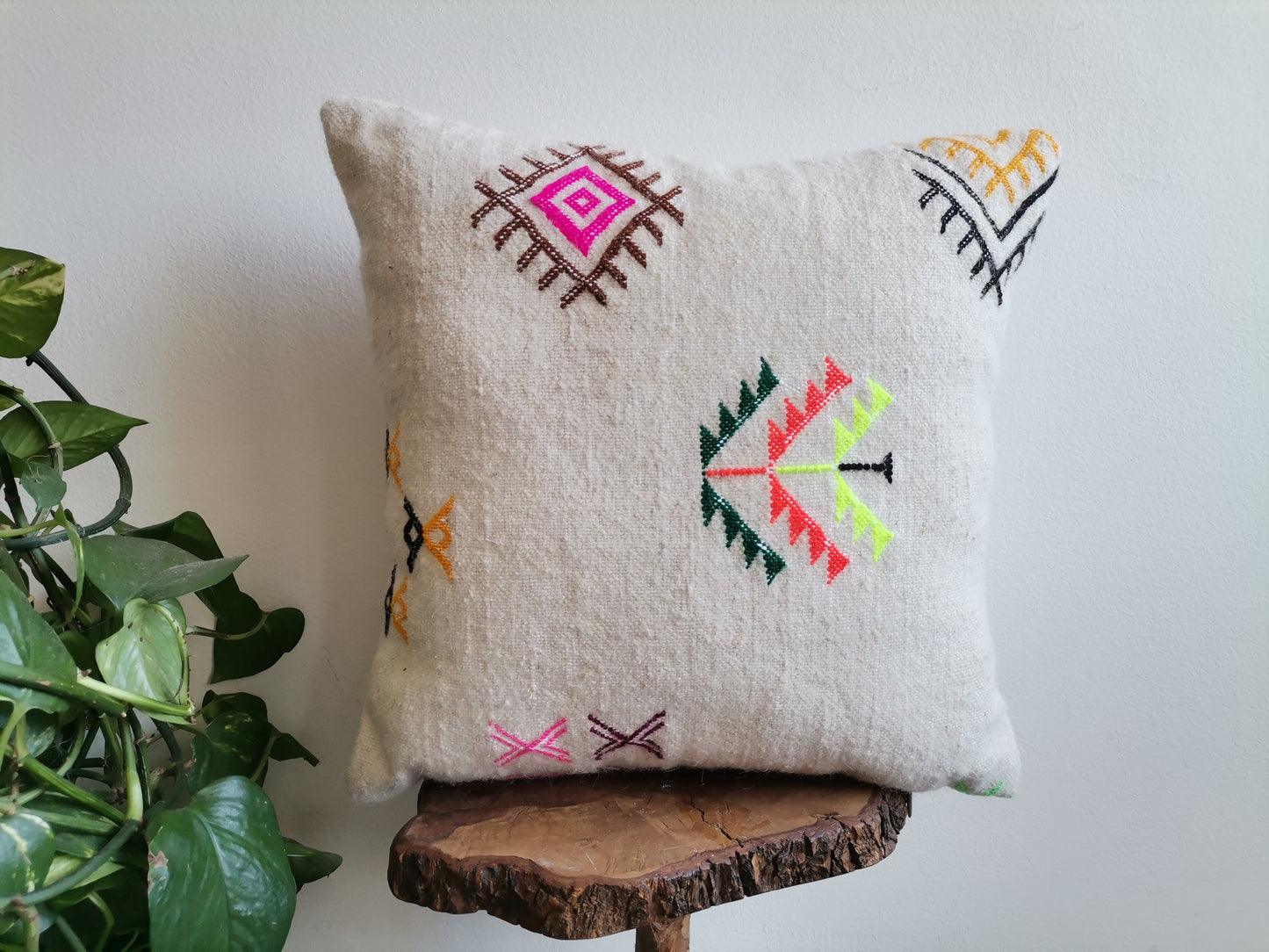 Handmade Amazigh pillow Azrou. FREE SHIPPING