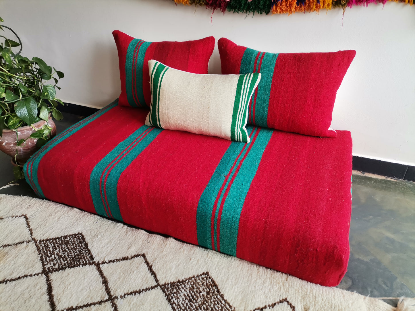 4ft Handmade Amazigh Sofa Sadri ⵜⴰⵎⵓⵏⵜ. FREE SHIPPING