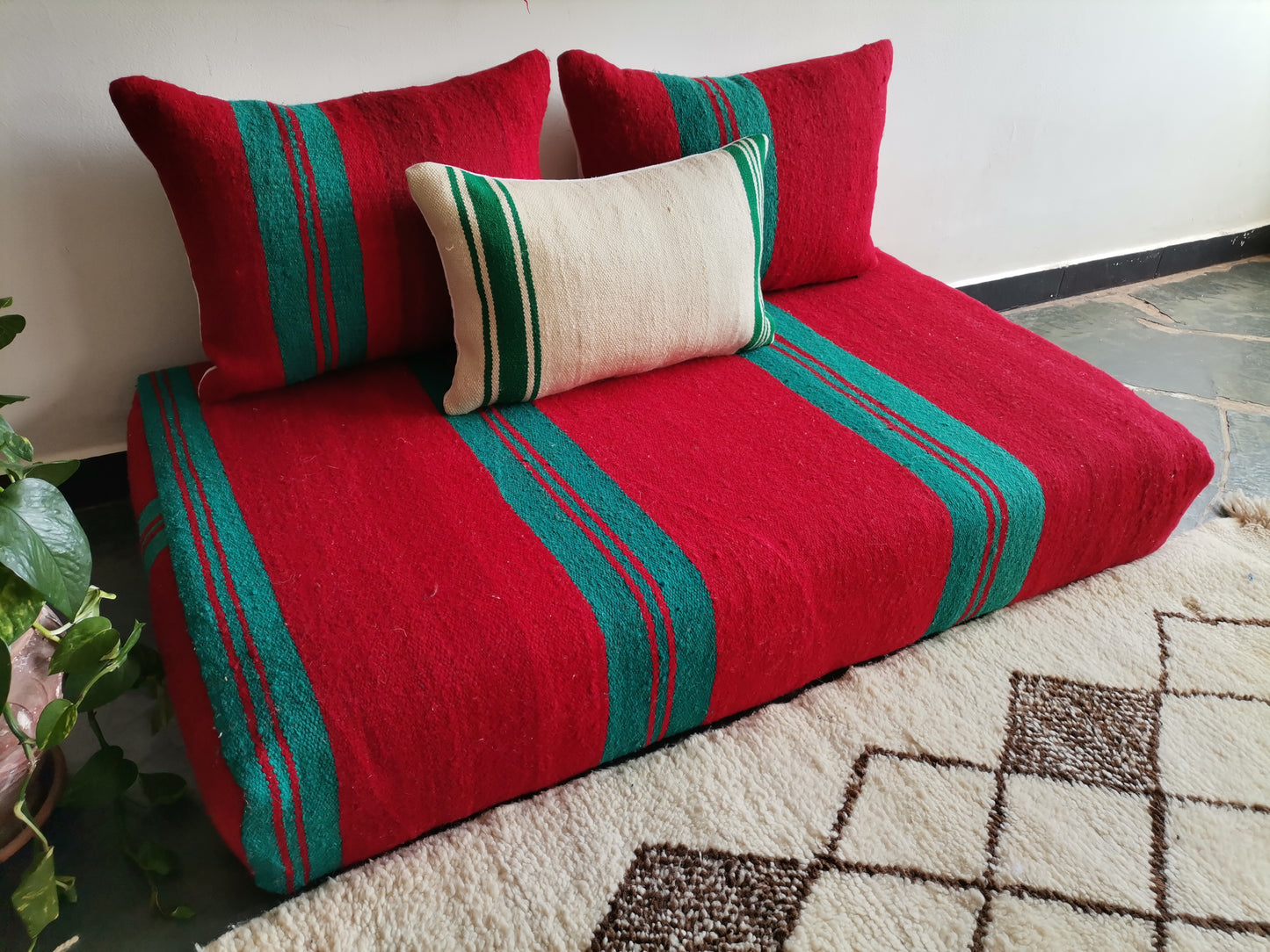 4ft Handmade Amazigh Sofa Sadri ⵜⴰⵎⵓⵏⵜ. FREE SHIPPING