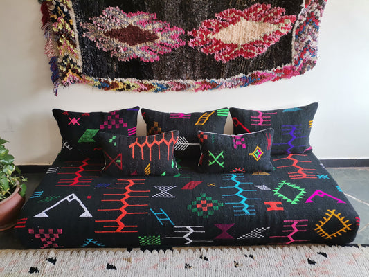 6ft Handmade Amazigh Kilim Illy ⵢⴰⵣ. FREE SHIPPING
