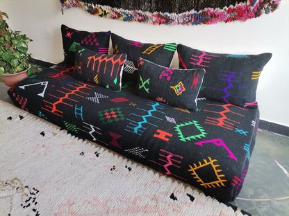 6ft Handmade Amazigh Kilim Illy ⵢⴰⵣ. FREE SHIPPING