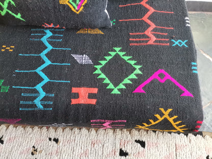 6ft Handmade Amazigh Kilim Illy ⵢⴰⵣ. FREE SHIPPING