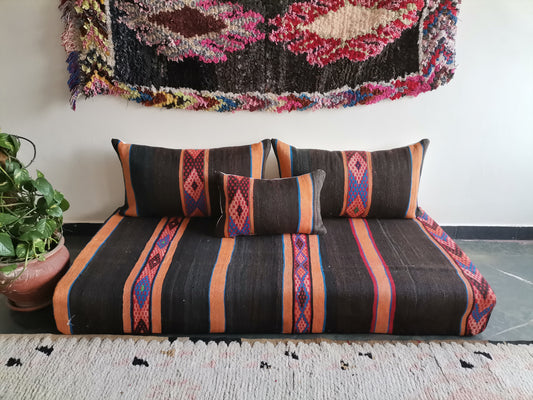 5ft Handmade Amazigh Vintage Sofa Illy ⵜⴰⵎⵓⵏⵜ. FREE SHIPPING