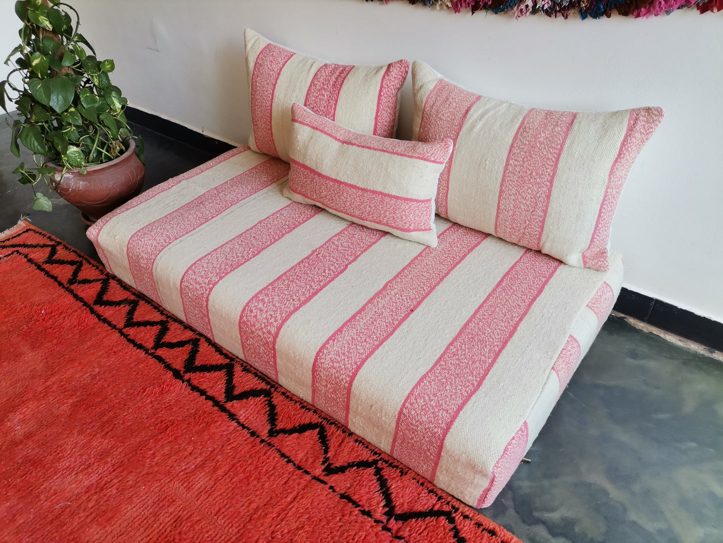 4ft Handmade Amazigh Vintage Sofa Anir ⵜⴰⵎⵓⵏⵜ. FREE SHIPPING