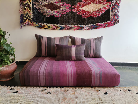 4ft Handmade Amazigh Sofa Kilim ⵜⴰⵎⵓⵏⵜ. FREE SHIPPING