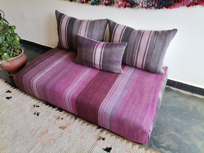 4ft Handmade Amazigh Sofa Kilim ⵜⴰⵎⵓⵏⵜ. FREE SHIPPING