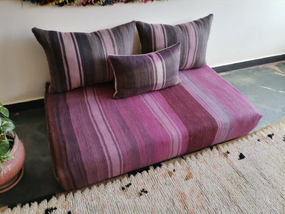 4ft Handmade Amazigh Sofa Kilim ⵜⴰⵎⵓⵏⵜ. FREE SHIPPING