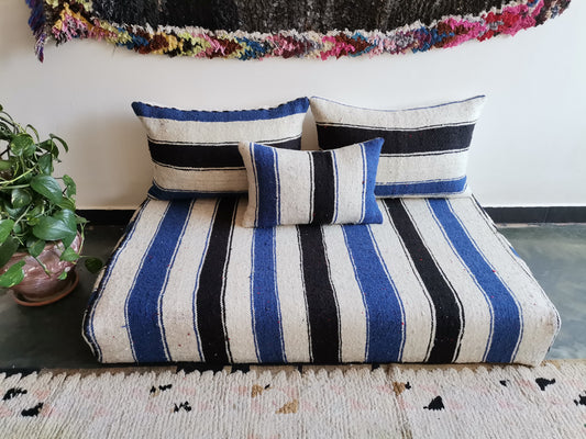 4ft Handmade Amazigh Sofa Vintage Kilim ⵢⴰⵣ. FREE SHIPPING