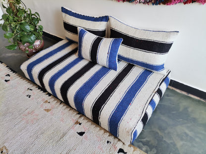 4ft Handmade Amazigh Sofa Vintage Kilim ⵢⴰⵣ. FREE SHIPPING