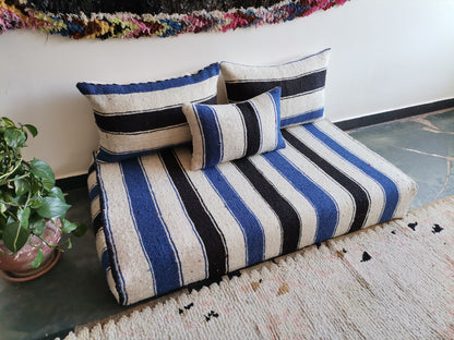 4ft Handmade Amazigh Sofa Vintage Kilim ⵢⴰⵣ. FREE SHIPPING