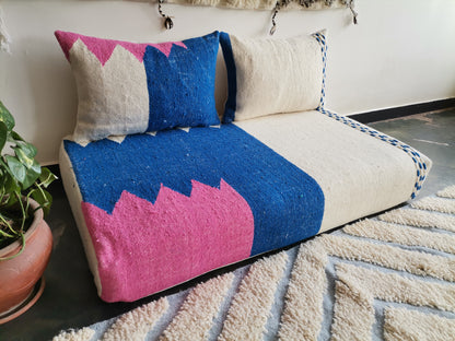 4ft Handmade Amazigh Vintage Sofa Zanafi Kilim ⵜⴰⵎⵓⵏⵜ. FREE SHIPPING
