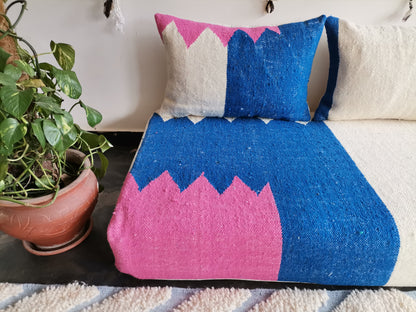 4ft Handmade Amazigh Vintage Sofa Zanafi Kilim ⵜⴰⵎⵓⵏⵜ. FREE SHIPPING