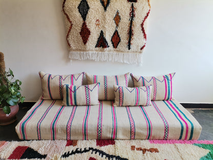 7ft Handmade Amazigh Vintage Kilim ⵜⵓⴷⴻⵔⵜ. FREE SHIPPING