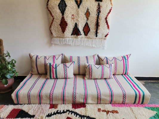 7ft Handmade Amazigh Vintage Kilim ⵜⵓⴷⴻⵔⵜ. FREE SHIPPING