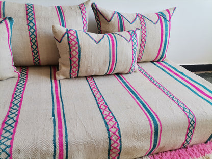 7ft Handmade Amazigh Vintage Kilim ⵜⵓⴷⴻⵔⵜ. FREE SHIPPING