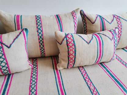 7ft Handmade Amazigh Vintage Kilim ⵜⵓⴷⴻⵔⵜ. FREE SHIPPING