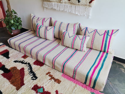 7ft Handmade Amazigh Vintage Kilim ⵜⵓⴷⴻⵔⵜ. FREE SHIPPING