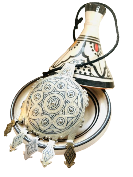 Large Amazigh Silver Touareg ⵢⴰⵣ Necklace.