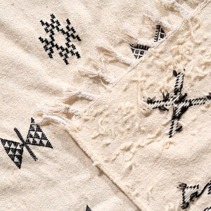 5X5 ft Handmade Amazigh Kilim Rug Titrit ⵜⵉⵜⵔⵉⵜ. FREE SHIPPING