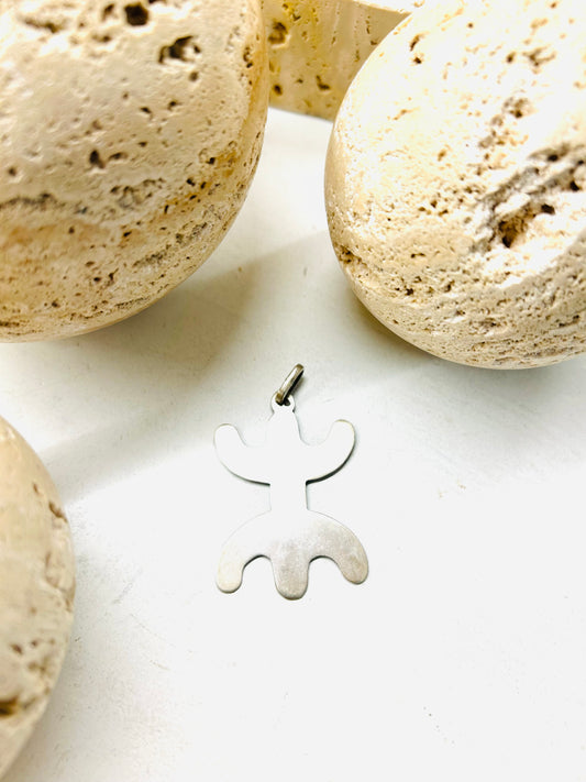Amazigh Silver Pendant Yaz ⴼⵉⴱⵓⵍⴰ