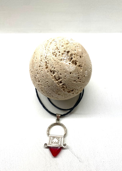 Amazigh Silver aɣermmi Fibula Leather cord Necklace ⴰⵖⴻⵔⵎⵎⵉ.