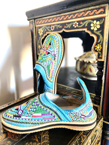 Handmade Amazigh Leather Babouche Anban ⴰⵏⴱⴰⵏ .