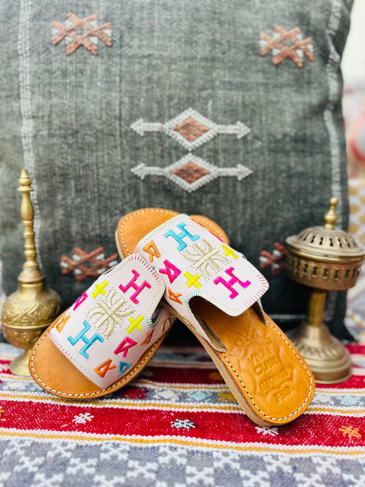 Desert Perle Slipper with Tifinagh ⵓⵏⴳⴳⵍⴰⵏ.