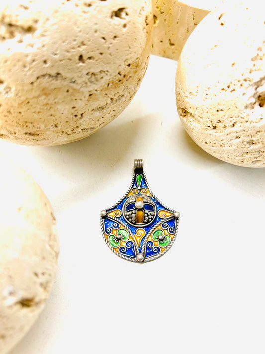 Amazigh Silver Pendant ⵢⴰⵣ.