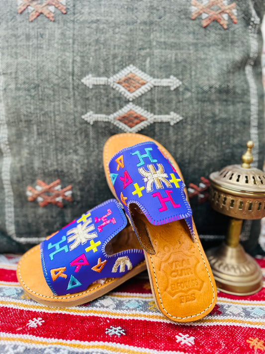 Majorelle blue Amazigh Leather Slipper with Tifinagh ⵓⵏⴳⴳⵍⴰⵏ.