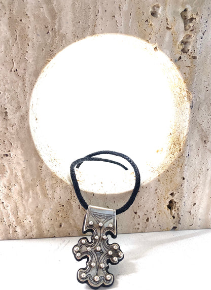 Amazigh Silver Agadez Leather cord  ⴾⴻⵢⵏⴰⵏ ⵏ ⴰⴳⴰⴷⴻⵣ Necklace.