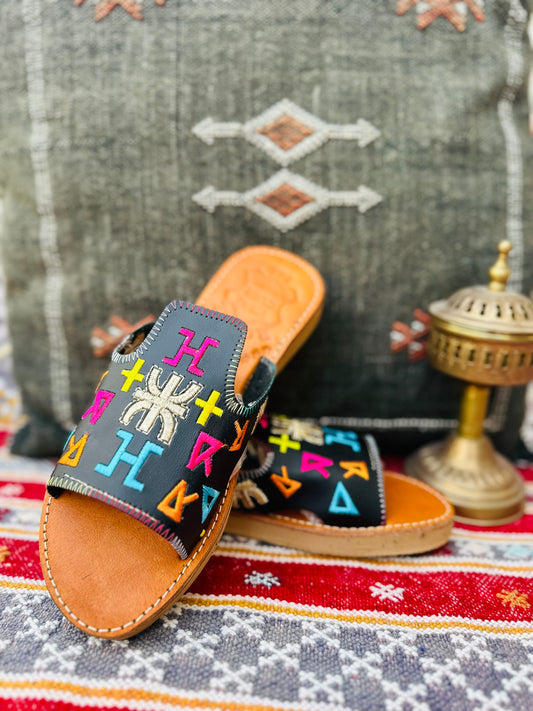 Midnight Kasba Amazigh Leather Slipper with Tifinagh ⵓⵏⴳⴳⵍⴰⵏ.