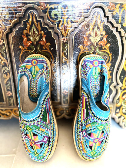 Handmade Amazigh Leather Babouche Anban ⴰⵏⴱⴰⵏ .