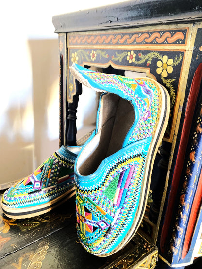 Handmade Amazigh Leather Babouche Anban ⴰⵏⴱⴰⵏ .