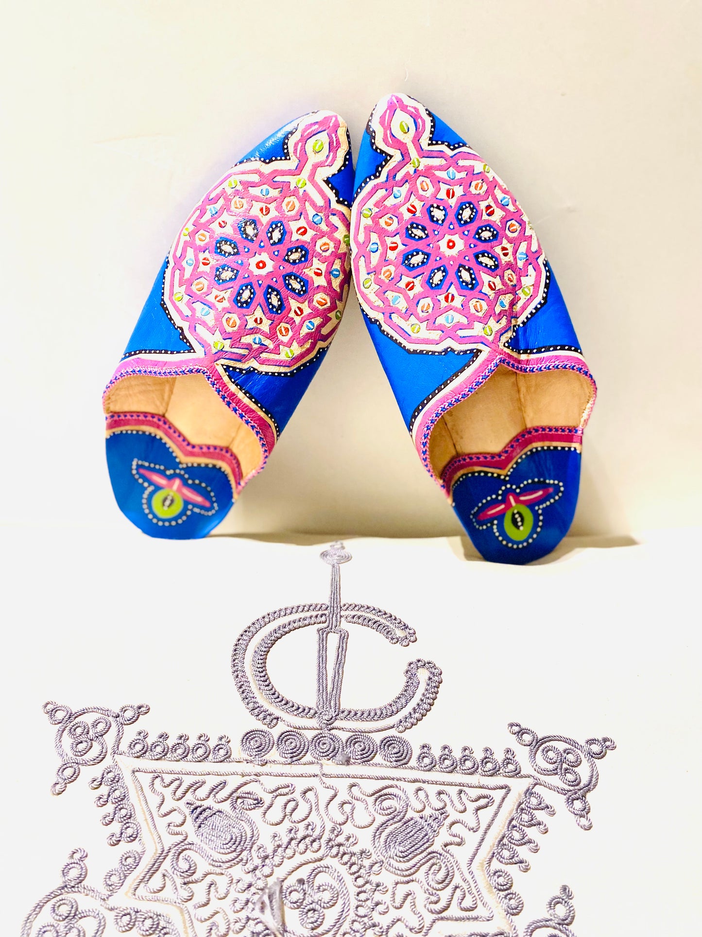 Hand painted Amazigh Leather Babouche Azrou ⴰⵏⵏⵏⴰⵏ. FREE SHIPPING