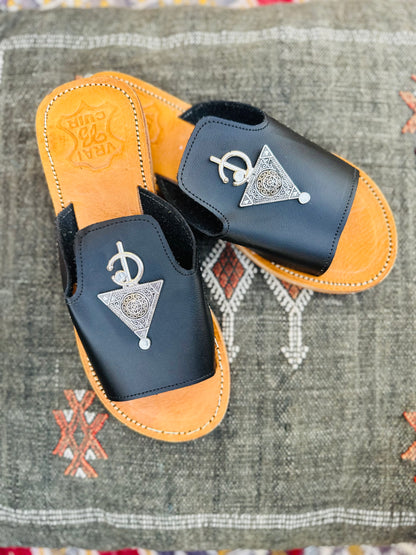 Midnight Kasba Amazigh Leather Slipper with Fibula ⵓⵏⴳⴳⵍⴰⵏ.