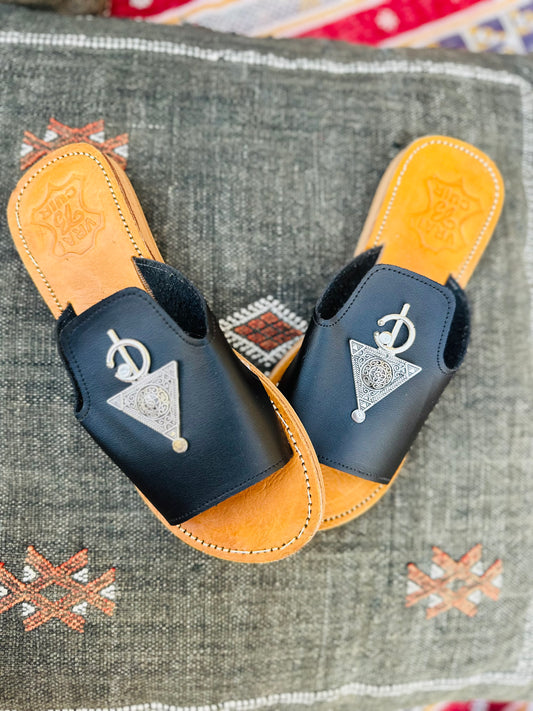 Midnight Kasba Amazigh Leather Slipper with Fibula ⵓⵏⴳⴳⵍⴰⵏ.