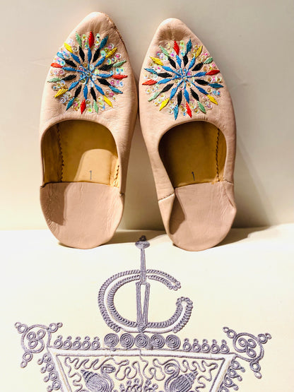 Handstitched Leather Babouche Agadir ⵓⵏⴳⴳⵍⴰⵏ .
