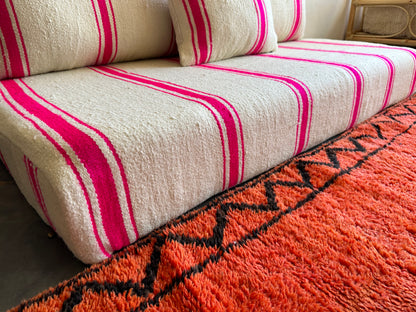 5ft Handmade Amazigh Sofa Ilino ⵜⴰⵎⵓⵏⵜ. FREE SHIPPING