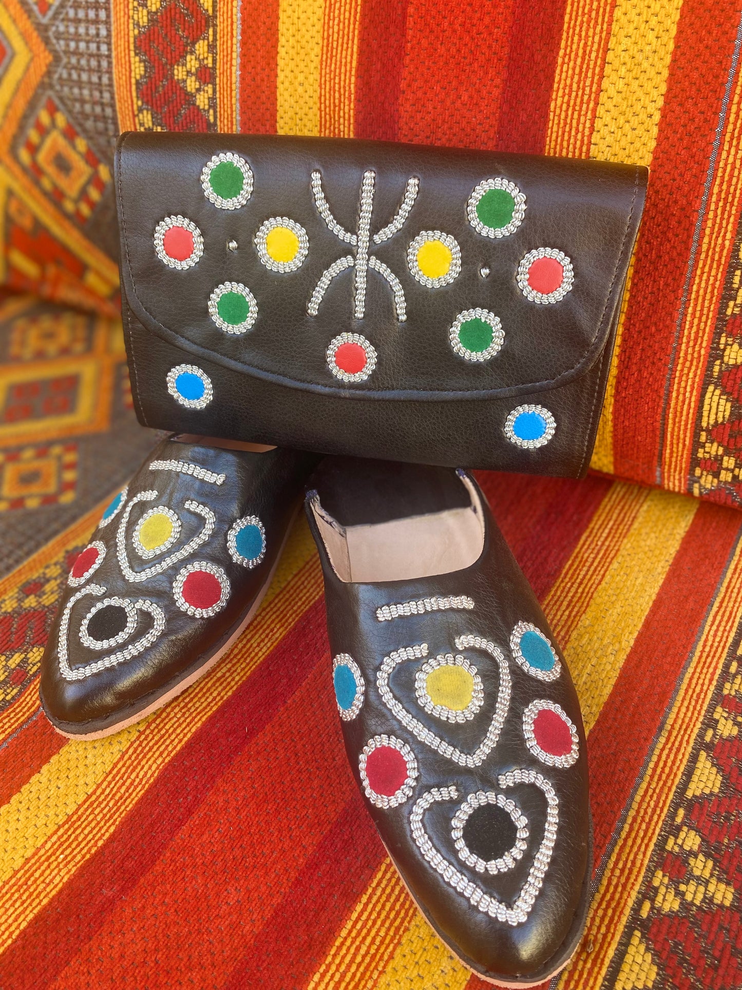 Handstitched Leather Babouche with matching bag ⵓⵏⴳⴳⵍⴰⵏ .