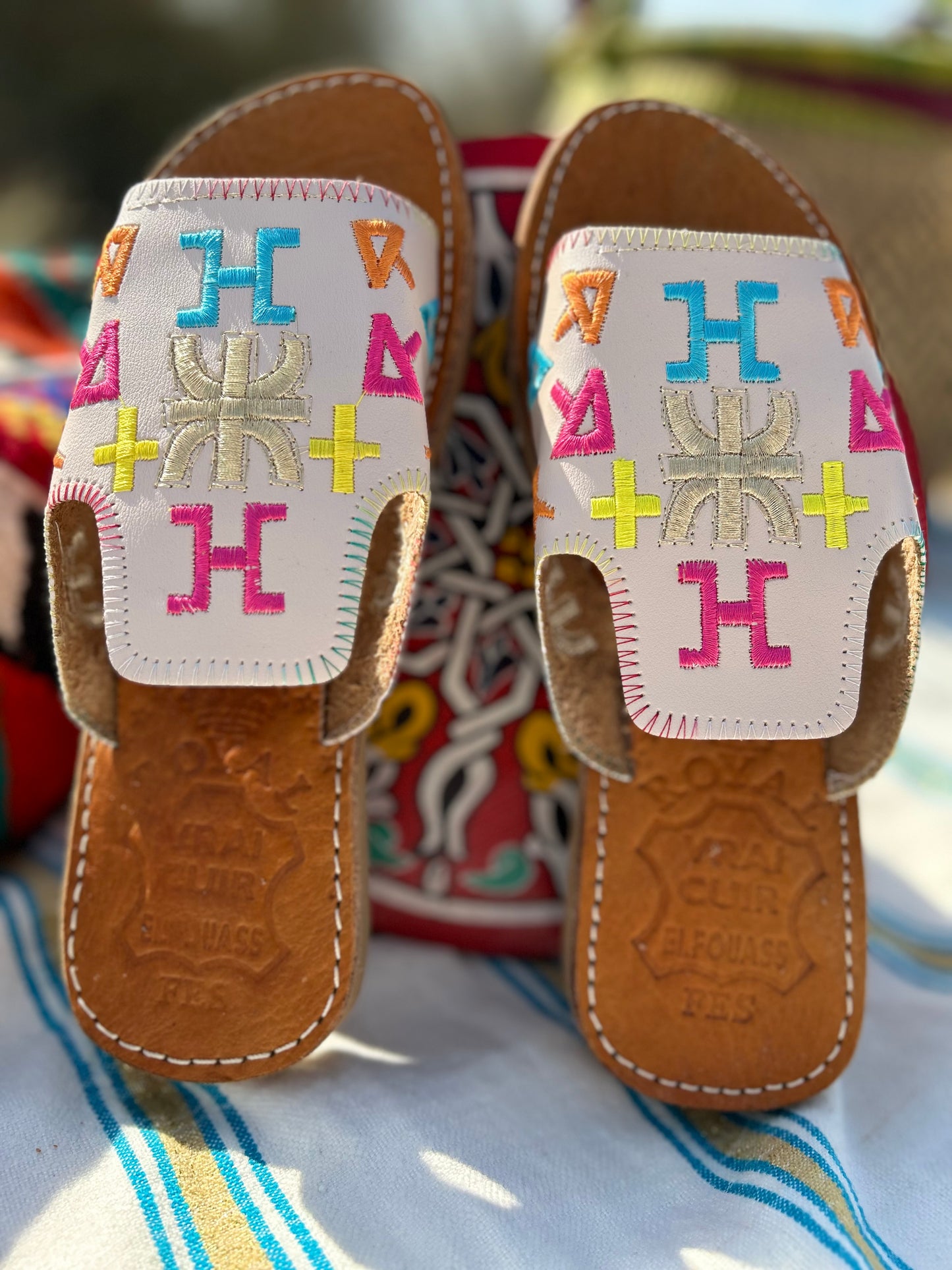 Desert Perle Slipper with Tifinagh ⵓⵏⴳⴳⵍⴰⵏ.