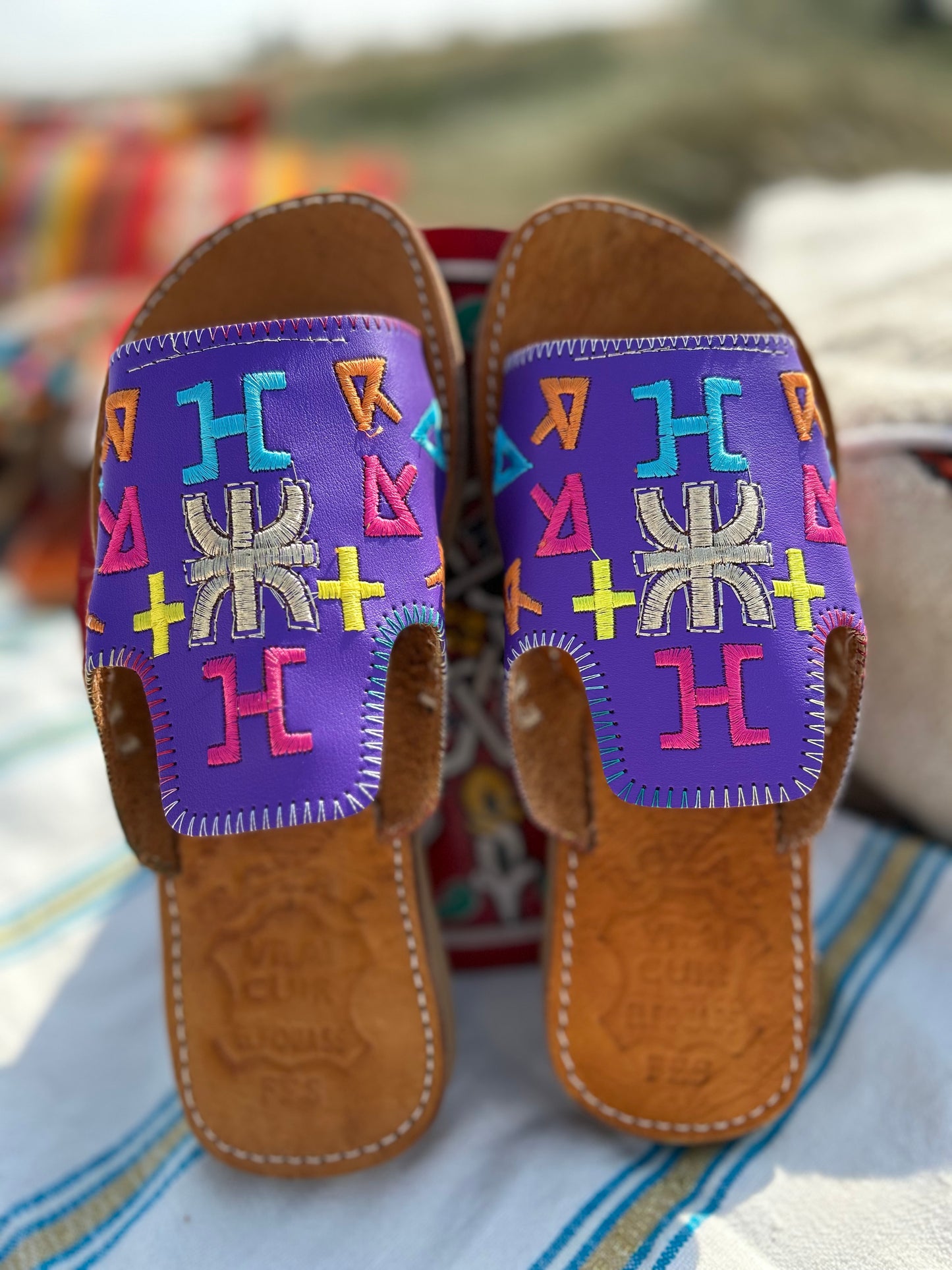 Majorelle blue Amazigh Leather Slipper with Tifinagh ⵓⵏⴳⴳⵍⴰⵏ.