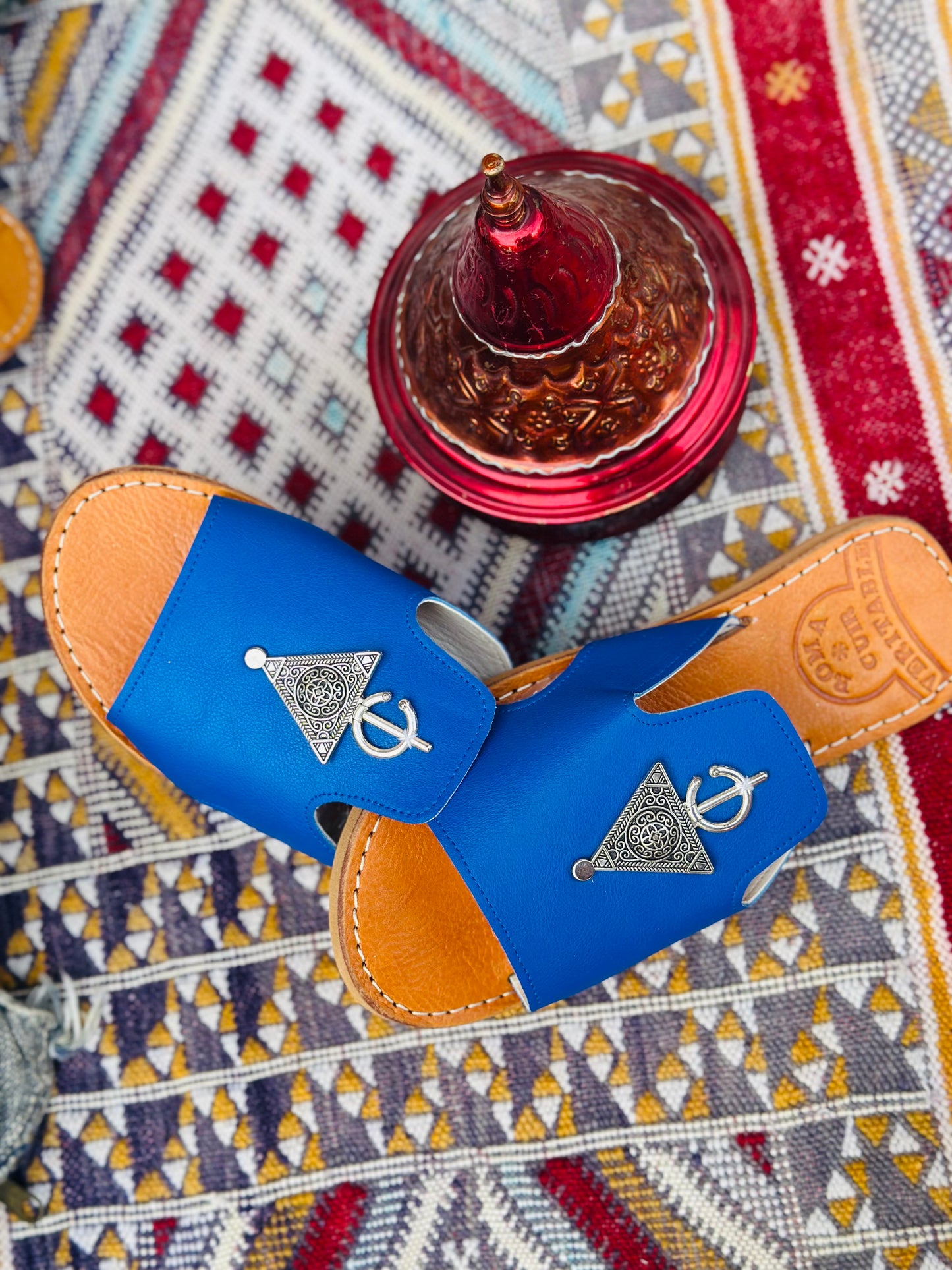 Majorelle Blue Amazigh Leather Slipper with Fibula ⵓⵏⴳⴳⵍⴰⵏ.