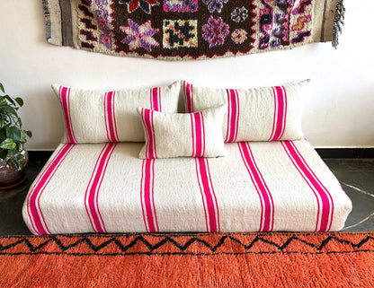 5ft Handmade Amazigh Sofa Ilino ⵜⴰⵎⵓⵏⵜ. FREE SHIPPING