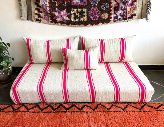 5ft Handmade Amazigh Sofa Ilino ⵜⴰⵎⵓⵏⵜ. FREE SHIPPING