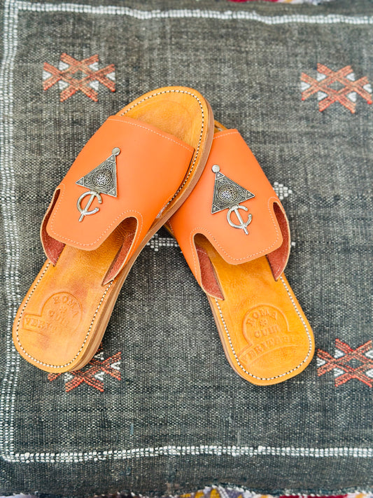 Atlas Amber Amazigh Leather Slipper with Fibula ⵓⵏⴳⴳⵍⴰⵏ.