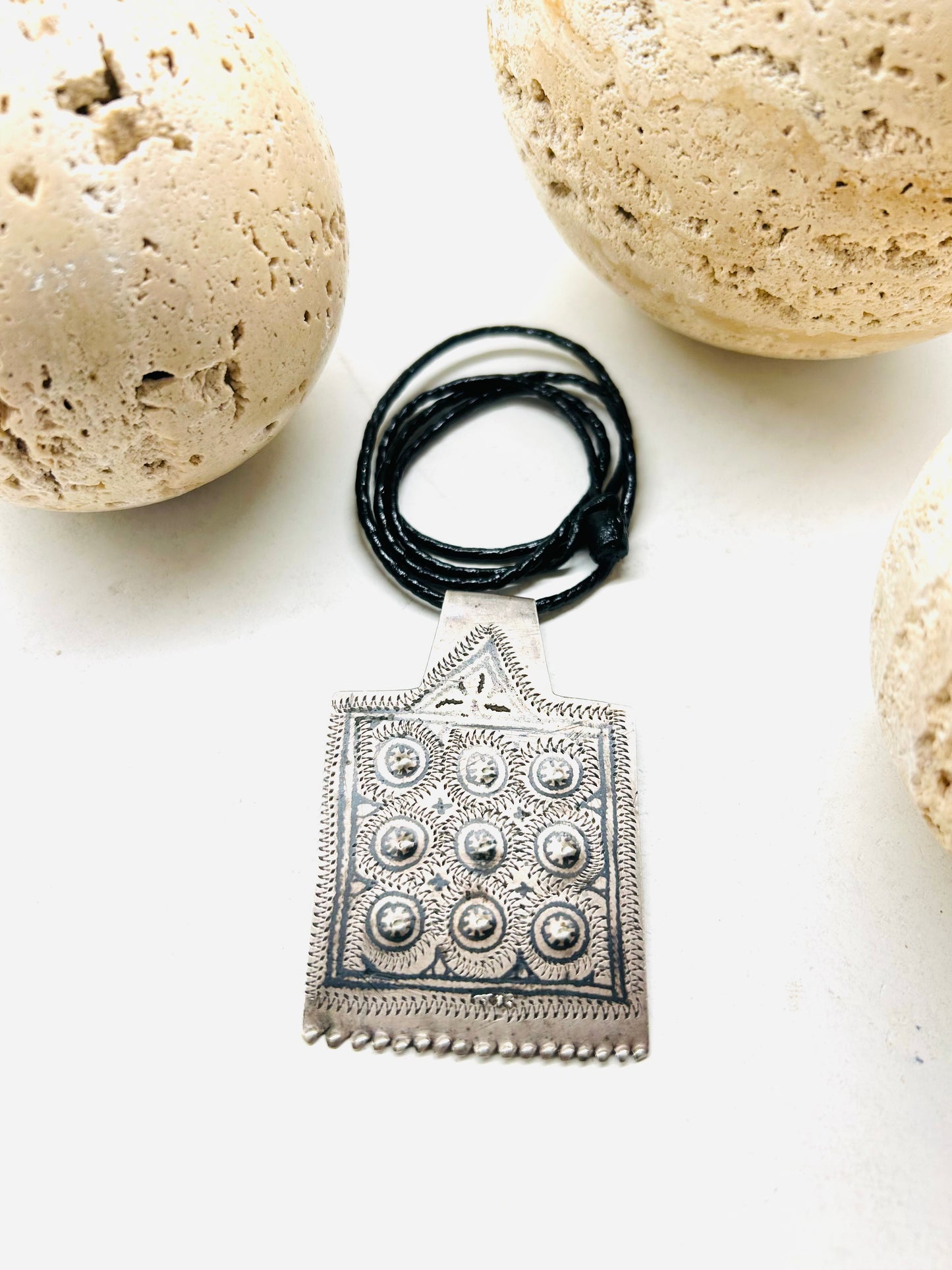 Amazigh Silver Touareg ⵢⴰⵣ Necklace.