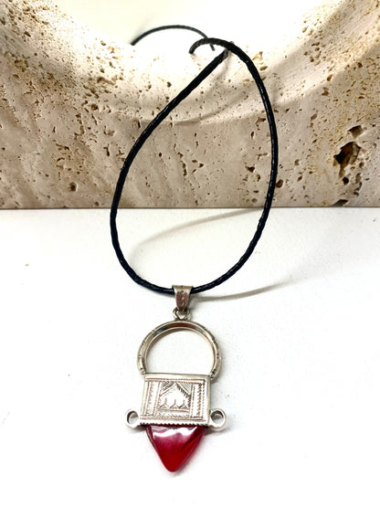 Amazigh Silver aɣermmi Fibula Leather cord Necklace ⴰⵖⴻⵔⵎⵎⵉ.